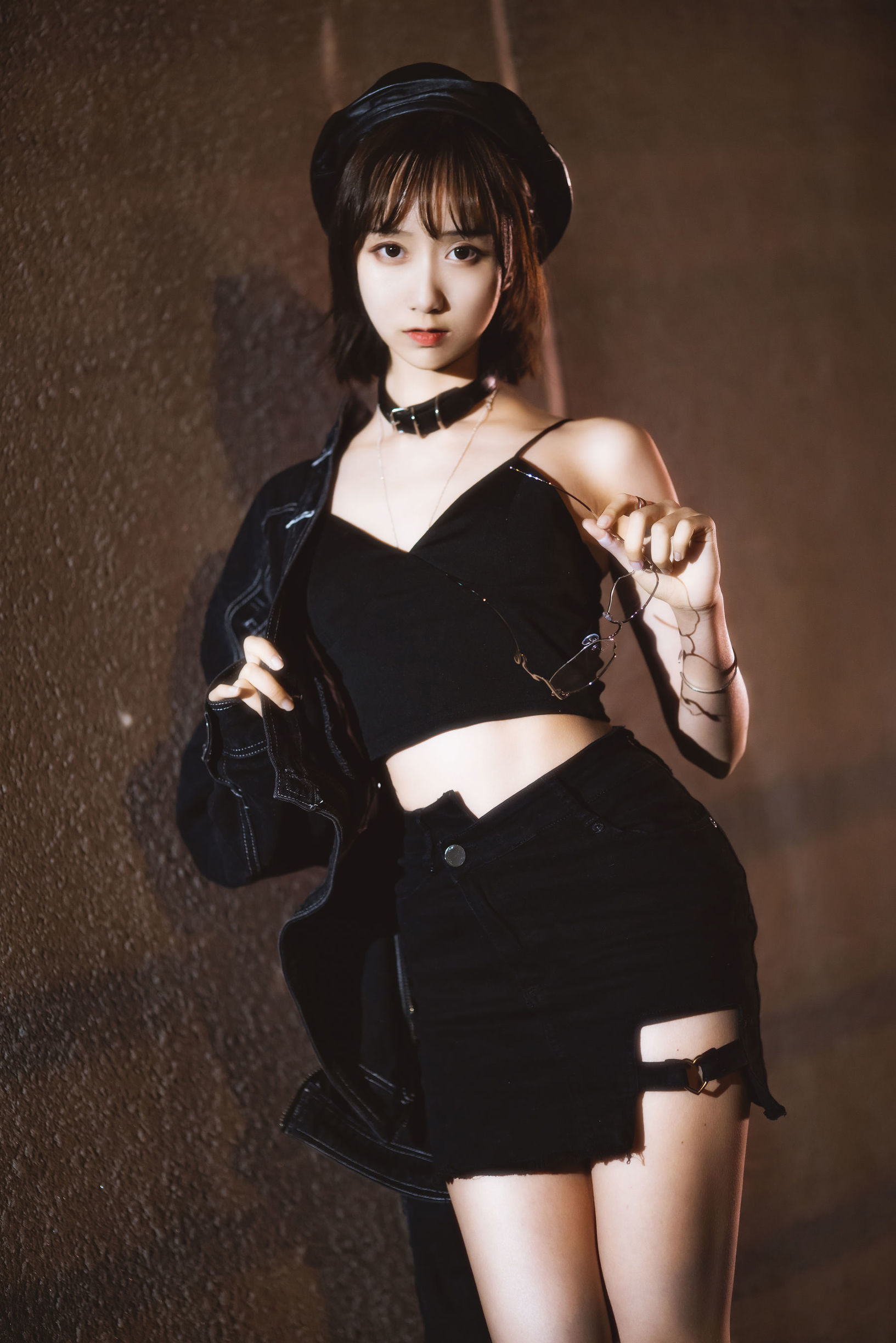 [Cosplay写真]萌系小姐姐木绵绵OwO室外短裙插图2